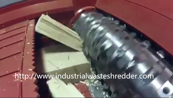 Wood Plate / Block Single Shaft Shredder Stable Running Hydraulic Feeding System