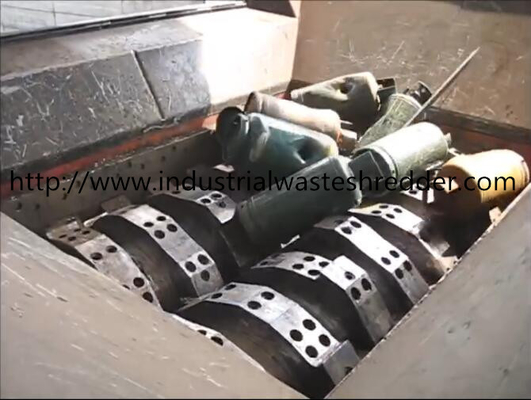 İyi bir fiyat. Atık Metaller İçin Gaz Silindir Çift Şaftlı Shredder PLC Otomatik Kontrol çevrimiçi