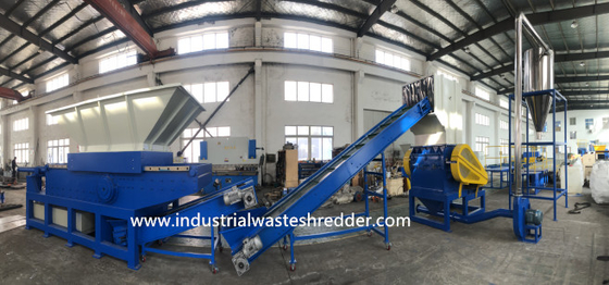 İyi bir fiyat. 135KW Motor 1500x1100Mm Hareketli Besleme Hazneli Kablo Parçalayıcı çevrimiçi