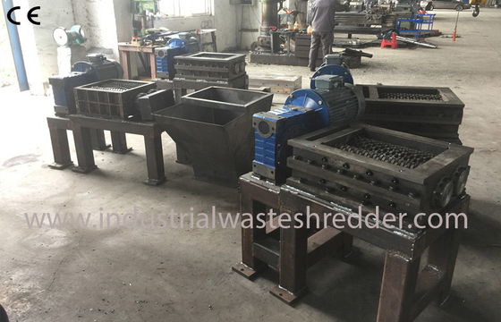 İyi bir fiyat. Çift Milli Küçük Plastik Parçalayıcı Makinesi, Plastik Şişe Parçalayıcı Makinesi Alan Tasarrufu çevrimiçi