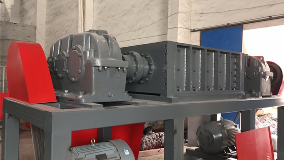 İyi bir fiyat. HDPE Film Atık Plastik Kırma Makinası Yüksek Hassasiyetli Kararlı Performans çevrimiçi