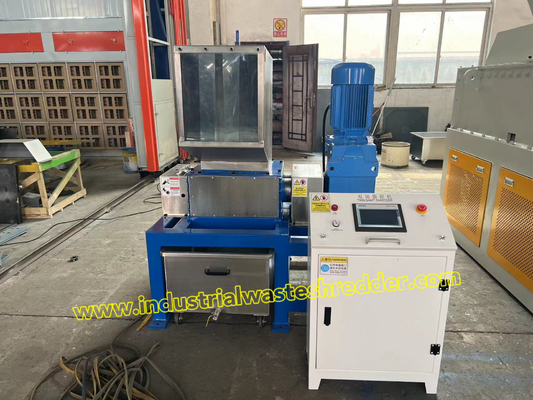 İyi bir fiyat. Customized Stainless Steel Frame Industrial Dual Shaft Shredder For Cola Plastik Bottles With 304 Stainless Steel Cover İndüstriyel Dual Shaft Shredder çevrimiçi