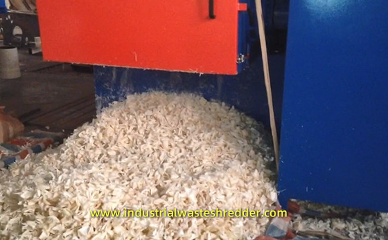 Endüstriyel ABS blok parçalayıcı makinesi kapasitesi 600-1000kg,ABS boyut azaltma ekipmanları üreticisi 75HP,recycle için ağır görevli ABS plastik parçalayıcı