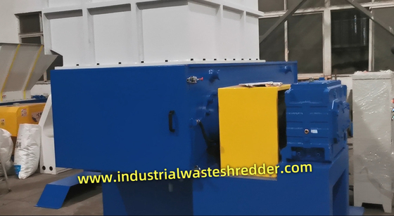 Blow molding parçaları 55KW tek ocağı olan parçalayıcı makine, hdpe boş plastik parçalayıcı makine, CE ile sert plastik kenarları kırıcı makine