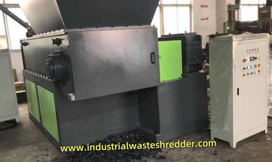 İyi bir fiyat. Yüksek verimli boş patlama plastik parçalayıcı makinesi kapasite 600-1000kg geri dönüşüm endüstrisinde çevrimiçi