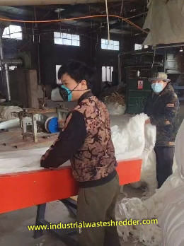 İyi bir fiyat. Endüstriyel Atıklar Dokunulmamış kumaş parçalayıcı 18.5KW 700-900kg/h 4 2 Yumuşak malzemelerin kesilmesi için bıçaklar çevrimiçi