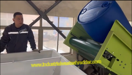 Kalite Yüksek verimlilikli Atık Plastik Fıçı Kırıcı, 200L HDPE IBC Davul Çift Çubuklu CE ile Kırıcı,Gallon Plastik Davul Kırıcı Saatte 1000kg,Kimyasal Plastik Davul Ön Kırıcı fabrika