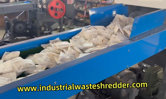 İyi bir fiyat. Kusurlu bezleri atmak parçalayıcı Sanitar peçete kesici etkin döner bıçak kesicisi ile ezmek çevrimiçi