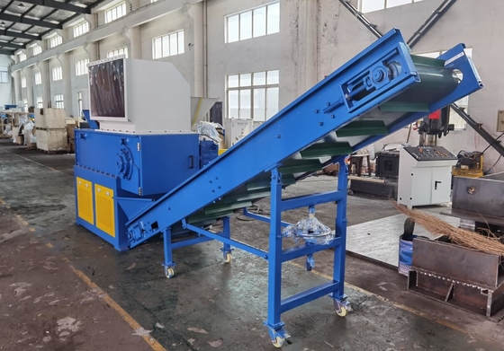 İyi bir fiyat. Plastik Topaklar için D2 Bıçaklı Tek Şaftlı Parçalayıcı PP PE PVC PS 22KW Motor çevrimiçi